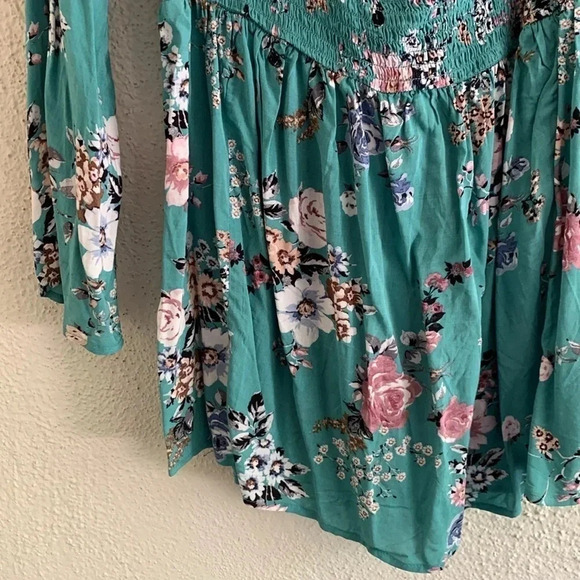 Torrid Green Floral Smocked Off Shoulder Wise SleeveTop Size 1X - Picture 2 of 6